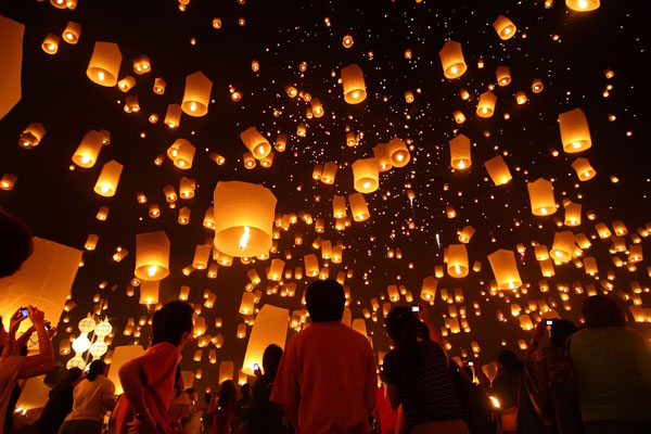 lễ hội thả đèn trời ở Chiang Mai